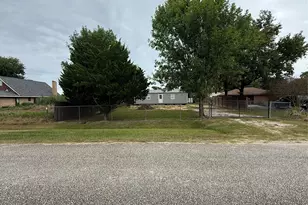 1215 Trinity St, Anahuac, TX 77514 - Photo 1