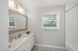 4614 Hummingbird St, Houston, TX 77035 - Photo 31