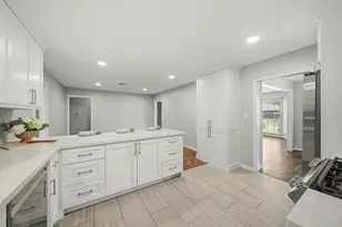 4614 Hummingbird St, Houston, TX 77035 - Photo 17