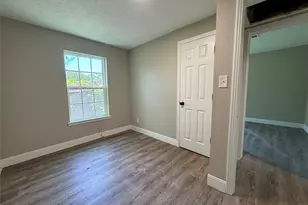 9006 Elm St, Hitchcock, TX 77563 - Photo 7