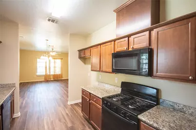 6010 Lyndhurst Drive, Houston, TX 77033 - Photo 7