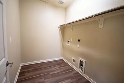 6010 Lyndhurst Drive, Houston, TX 77033 - Photo 9