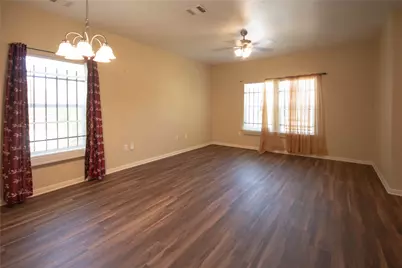 6010 Lyndhurst Drive, Houston, TX 77033 - Photo 5
