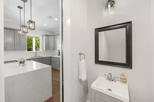 803 E 32nd 1/2 St, Houston, TX 77022 - Photo 13