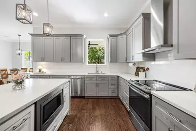 803 E 32nd 1/2 Street, Houston, TX 77022 - Photo 9