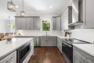 803 E 32nd 1/2 St, Houston, TX 77022 - Photo 9