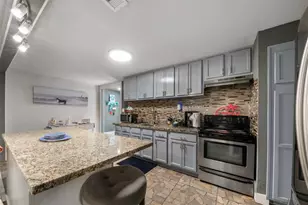 3218 Ave Q 1/2, Galveston, TX 77550 - Photo 9