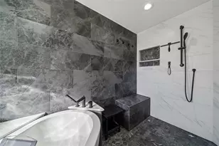 6711 Cindy Ln, Houston, TX 77008 - Photo 13