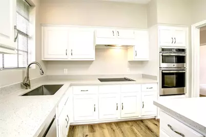 10 Heathstone Place, The Woodlands, TX 77381 - Photo 5