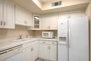 10811 Richmond Ave, Houston, TX 77042 - Photo 13