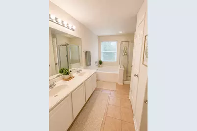 203 N Burberry Park Circle, The Woodlands, TX 77382 - Photo 5