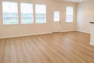 203 N Burberry Park Cir, The Woodlands, TX 77382 - Photo 9
