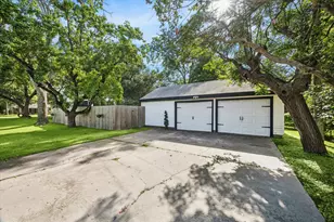 2423 Meadow Ln, La Marque, TX 77568 - Photo 13
