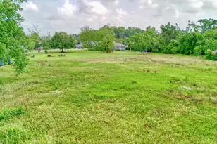 1821 S Victory Dr, Houston, TX 77088 - Photo 5