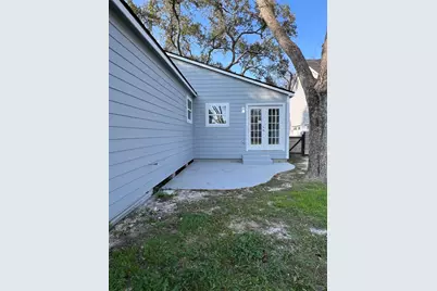 723 N Meyer St, Sealy, TX 77474 - Photo 7