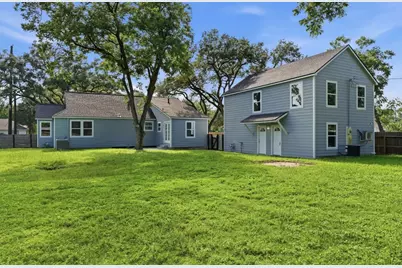 723 N Meyer St, Sealy, TX 77474 - Photo 9