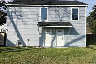 723 N Meyer St, Sealy, TX 77474 - Photo 5