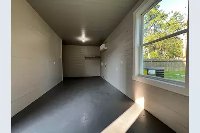 723 N Meyer St, Sealy, TX 77474 - Photo 37