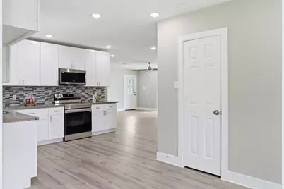 723 N Meyer St, Sealy, TX 77474 - Photo 23