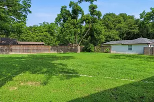 723 N Meyer St, Sealy, TX 77474 - Photo 7