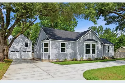 723 N Meyer St, Sealy, TX 77474 - Photo 3