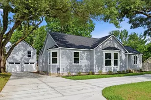 723 N Meyer St, Sealy, TX 77474 - Photo 3
