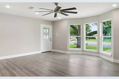 723 N Meyer St, Sealy, TX 77474 - Photo 27