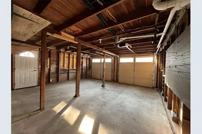 723 N Meyer St, Sealy, TX 77474 - Photo 31