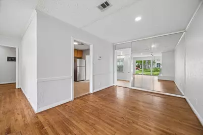 5209 Evergreen Street, Bellaire, TX 77401 - Photo 5