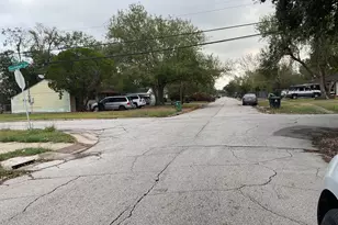 5839 Pershing St, Houston, TX 77033 - Photo 7