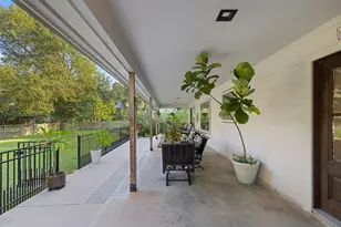 13210 Crest Dr, Willis, TX 77318 - Photo 7