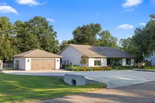 13210 Crest Dr, Willis, TX 77318 - Photo 5