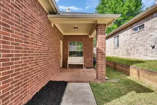 2310 Highland Crossing Dr, Conroe, TX 77304 - Photo 3