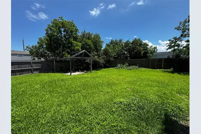 720 Yupon Street, Baytown, TX 77520 - Photo 9