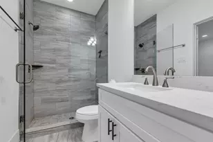 2716 Baldwin St, Houston, TX 77006 - Photo 3