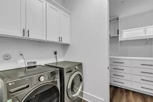 2716 Baldwin St, Houston, TX 77006 - Photo 19