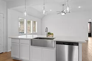 7111 Hillside Ave, Mont Belvieu, TX 77523 - Photo 9