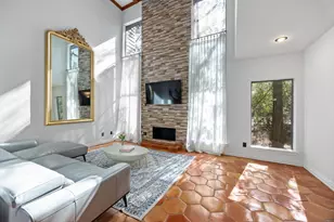 252 Sugar Berry Cir, Houston, TX 77024 - Photo 9