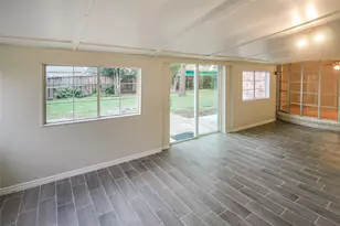 10534 Huntington Wood Dr, Houston, TX 77099 - Photo 11