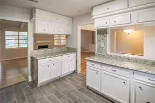 10534 Huntington Wood Dr, Houston, TX 77099 - Photo 9