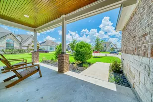 13510 Fallbrook Cir, Mont Belvieu, TX 77535 - Photo 3