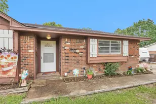 208 Gerald St, Willis, TX 77378 - Photo 5