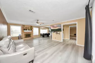 10602 Sagebriar Dr, Houston, TX 77089 - Photo 7