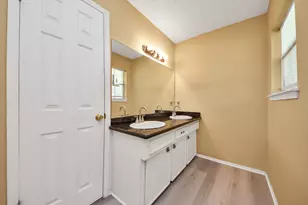 10602 Sagebriar Dr, Houston, TX 77089 - Photo 23
