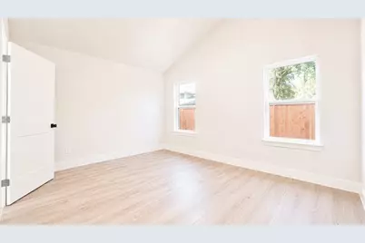 142B College Street, Fresno, TX 77545 - Photo 9