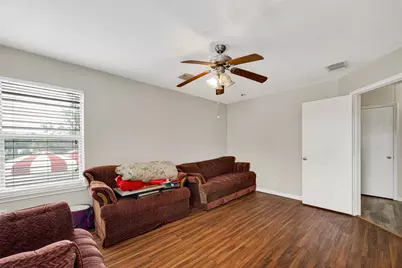 15510 Satsuma Point Court, Houston, TX 77049 - Photo 9