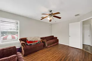 15510 Satsuma Point Ct, Houston, TX 77049 - Photo 9