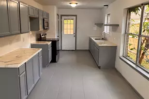 604 Briarclift Ln, Baytown, TX 77521 - Photo 5