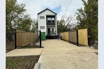 2207 Des Chaumes Street, Houston, TX 77026 - Photo 1