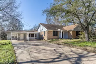 1425 15th St, Huntsville, TX 77340 - Photo 1